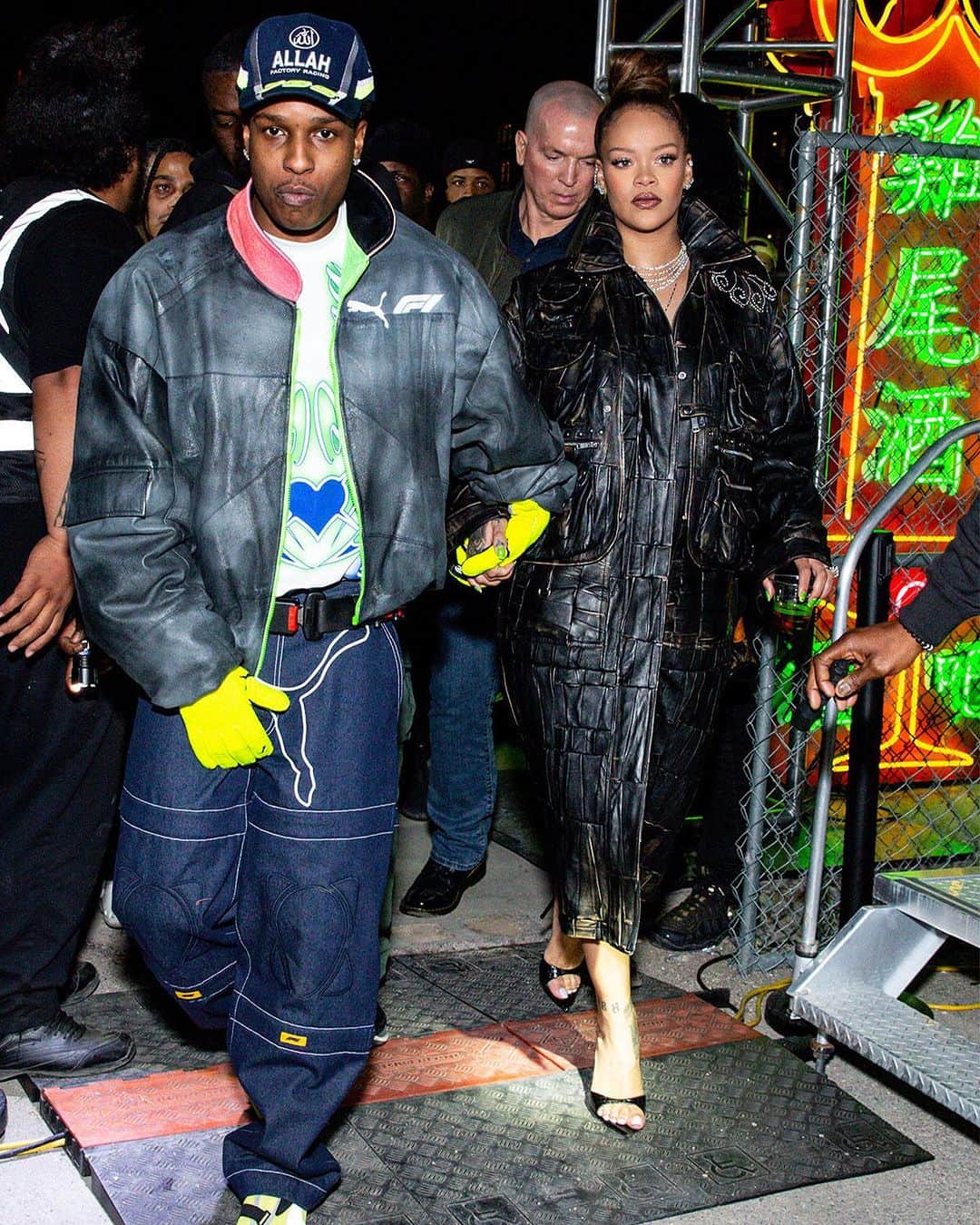 WHO WHAT WEARのインスタグラム：「Formula One is growing in popularity for a number of reasons but, for us, fashion collaborations and appearances from celebs like @badgalriri and @asaprocky are top of mind. Rocky was just appointed creative director of F1's partnership with @puma, and stepped out for the Las Vegas Grand Prix with support from Rihanna, who donned @prada and @balenciaga looks complete with @gucci accessories. Needless to say, the couple delivered in the style department, along with other celebs and athletes themselves who made the Grand Prix feel like a runway show. At the link in our bio, find all the stellar looks from the weekend's most stylish sporting event.  photos: bfa, ipa agency, dennis leopold」