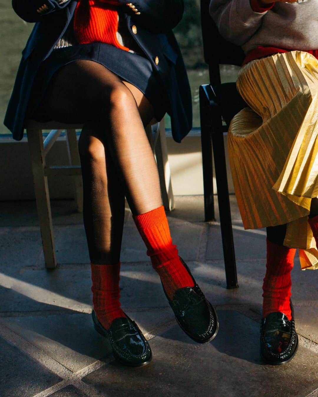 のインスタグラム：「MIND YOUR MANORS | Our cashmere-blend socks are the gift that keeps on giving ❤️」