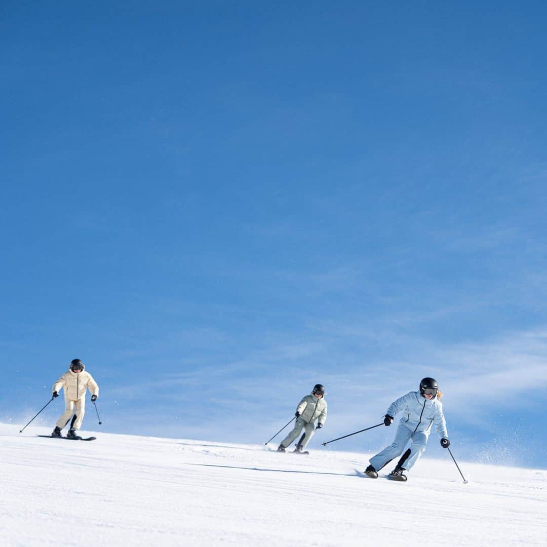 Oyshoさんのインスタグラム写真 - (OyshoInstagram)「New jackets and pants with breathable fabric and wind protection. . . . #oysho #ski #skicollection #sports」11月23日 3時21分 - oysho