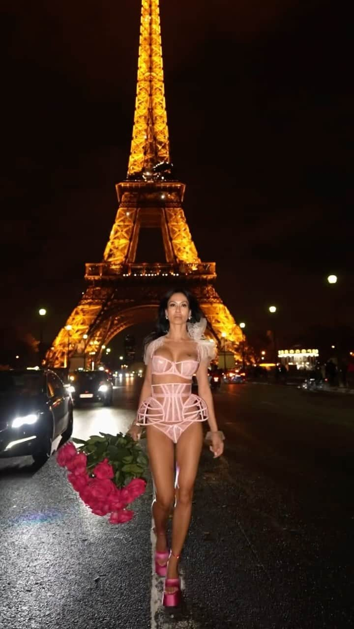 Agent Provocateurのインスタグラム：「We'll Always Have Paris  @thuysjourney serves chic in the city of lights in her Rozlyn pink set.   Stunningly structured in sheer tulle and Leavers lace, Rozlyn is born traffic stopper.  Tap to explore Rozlyn.  📸: @skachkofff  #KnickersForever #AgentProvocateur」