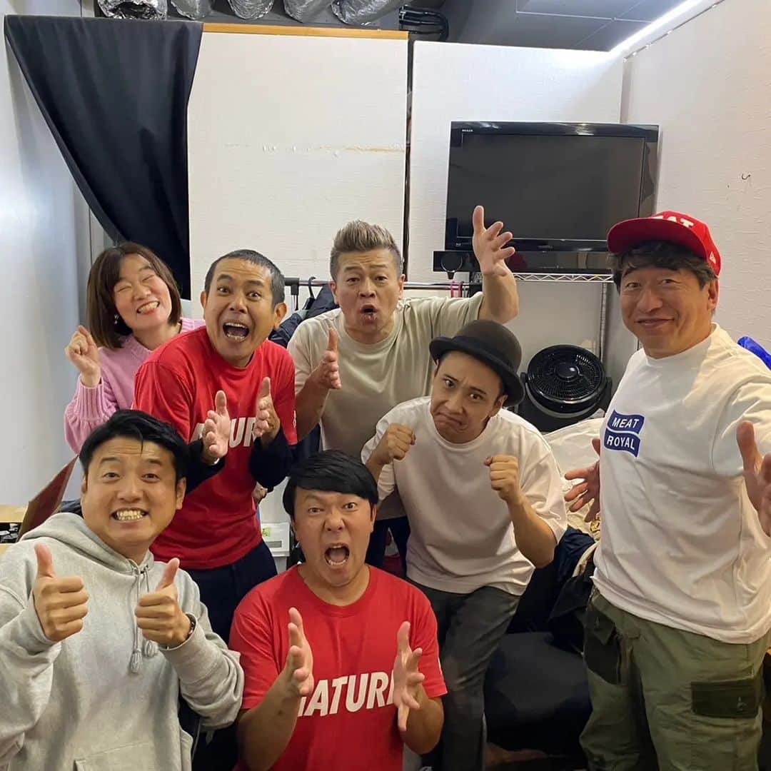 古賀シュウのインスタグラム：「ネイチャートークライブに出させて頂きました^⁠_⁠^ ネタ終わりで寺門ジモンさんに いっぱいアドバイスを頂きました^⁠_⁠^ そしてジモンさん61才のバースデーおめでとうございました✨  打ち上げ行ったら まさかの おかもとまりw」