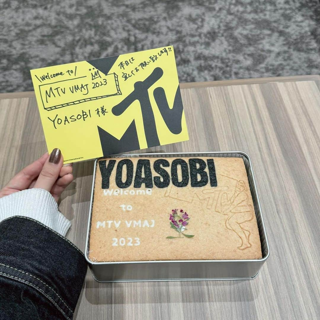 幾田りらさんのインスタグラム写真 - (幾田りらInstagram)「MTV #VMAJ2023 授賞式  YOASOBI「アイドル」が 🏆「Best Animation Video」 🏆「Song of the Year」 をいただきました。  初めてのブルーカーペット💎 嬉し楽しかったです。光栄です。 ありがとうございました☺︎☺︎」11月23日 3時26分 - lilasikuta