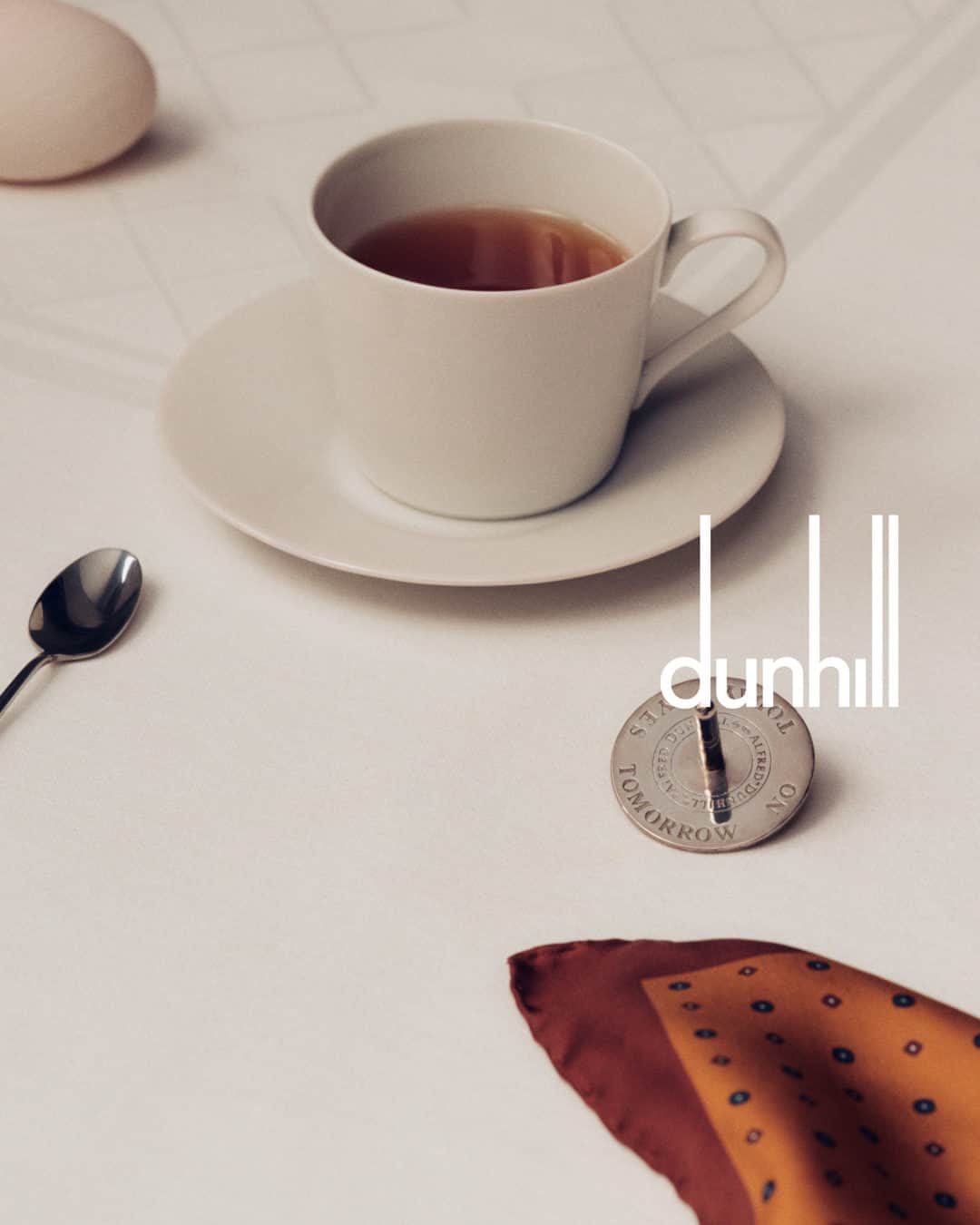 ダンヒルのインスタグラム：「A playful executive dunhill toy made from sterling silver from the noughties. The House has a history of creating and developing elevated “gifts and games” with a witty, British sensibility and always with a dedication to quality.  Shaped by modernity and nurtured by classicism, this season’s campaign celebrates the hallmarks of dunhill; style, innovation, and excellence, perfected over 130 years of storied history. Full story and collection available at the link in bio.  Photographed by @luisalbertorodriguezstudio and styled by @tom_guinness  #dunhillAW23」