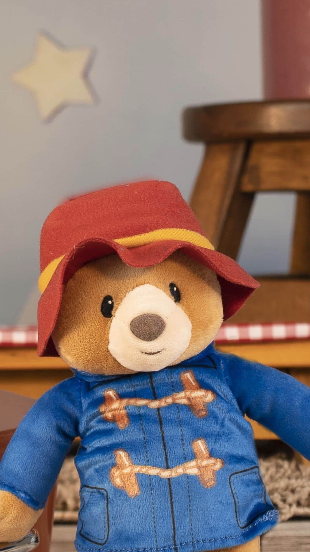 Paddington Bearのインスタグラム：「It's always time for elevenses with Paddington's Tea Set! ☕️🧳  The carry case includes everything you'd need for a tea party with Paddington! It includes a Paddington plush, a tea set suitable for little hands (or paws) and even a sticker sheet to personalise your case. 🐾   🛍 Link in bio.」