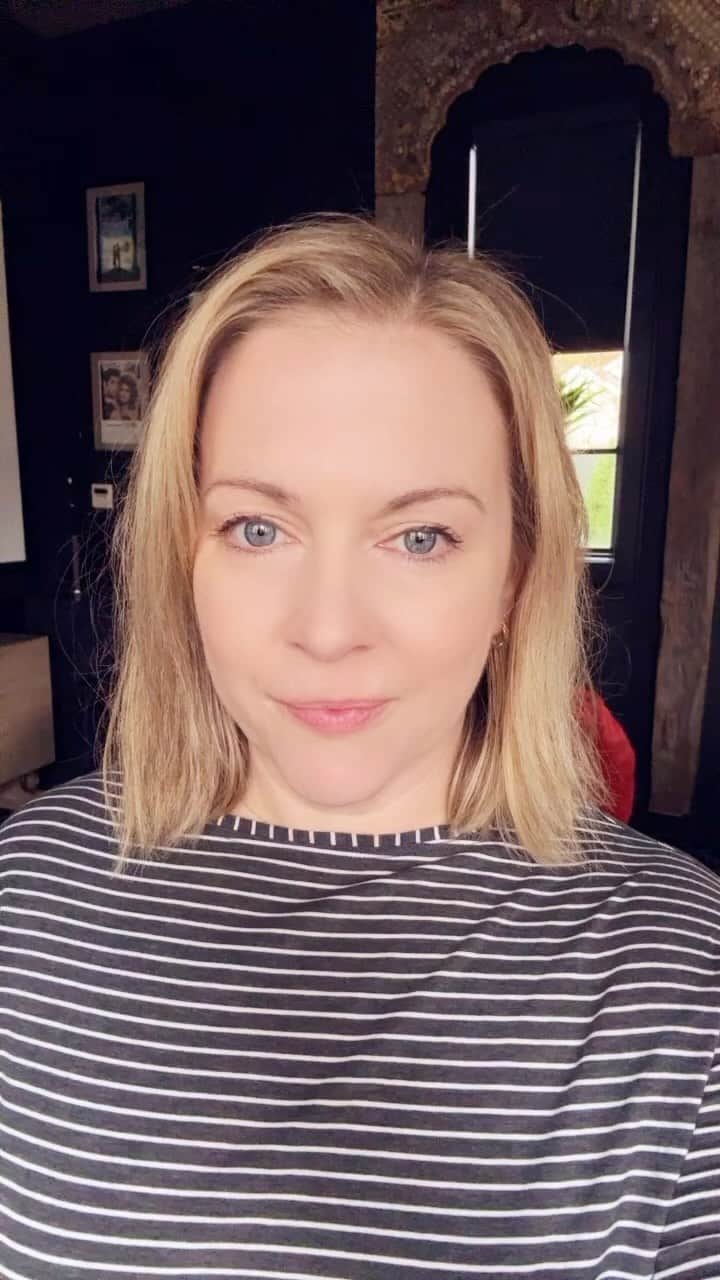 メリッサ・ジョーン・ハートのインスタグラム：「Loving this #GratitudeChallenge started by @candacecbure and nominated by @danicamckellar.  Today I'm grateful for: ❤️- my rock and life partner Mark! @bft_brentwood  🥧 - my Nanny's secret oie recipe  ✏️- anyone who helps feed into my boys to guide them to the men they will someday (soon) become!   Tell me what you're grateful for today!  I nominate @moonfrye @patriciaheaton and @seanastin.  🍁 🍁🍁🍁🍁🍁」