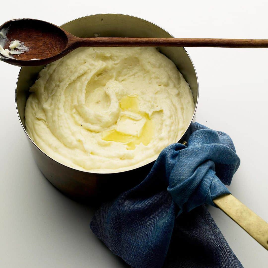 のインスタグラム：「The turkey might get all the attention, but we know the sides are the real stars of the Thanksgiving meal. One of our favorites? Big Martha’s mashed potato recipe, which makes for one of the richest and most velvety versions of mashed potatoes we've ever had. Tell us: What sides are you most looking forward to this holiday? Get Big Martha’s recipe at the link in bio. 📷: @johnny_miller_」