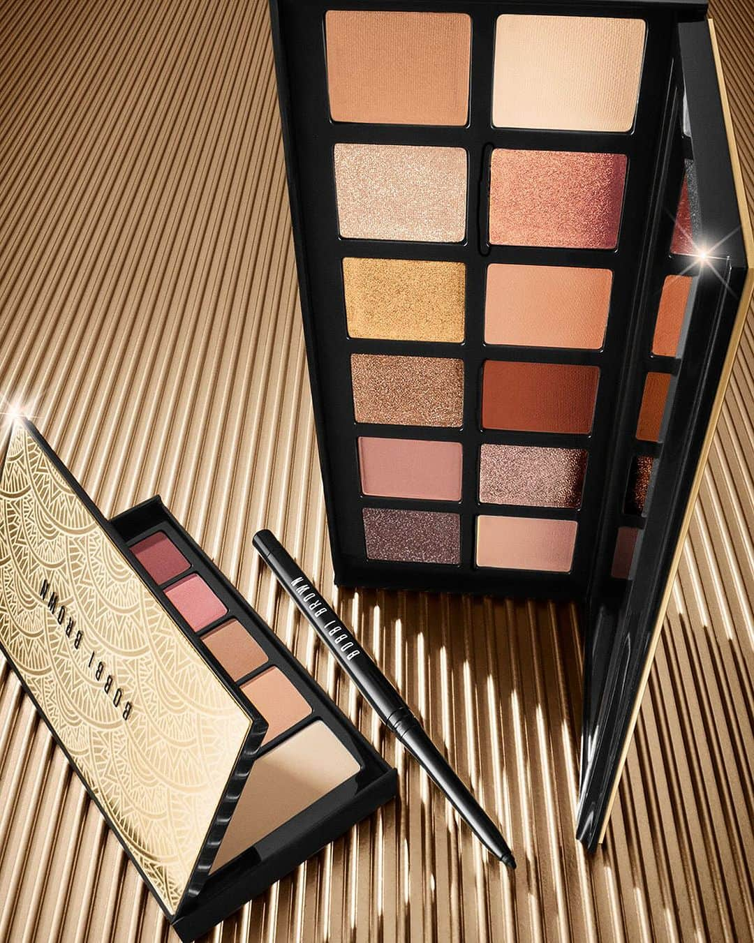 ボビイブラウンのインスタグラム：「Ready to revel? From soft statements to sophisticated glam, these luxe, limited-edition palettes create festive eye looks, your way.  PARTY-READY PALETTES: • Limited-Edition Disco Drama Eye Shadow Palette Set comes with 5 matte shadows and a Perfectly Defined Gel Eyeliner for bold evening looks • Limited-Edition City Glamour Eye Shadow Palette elevates eyes with a captivating collection of 12 matte and metallic shadows  #BobbiBrown #BobbiBrownHolidayCollection #GoldenGlamourCollection #HolidayBeauty #LimitedEdition #Makeup」