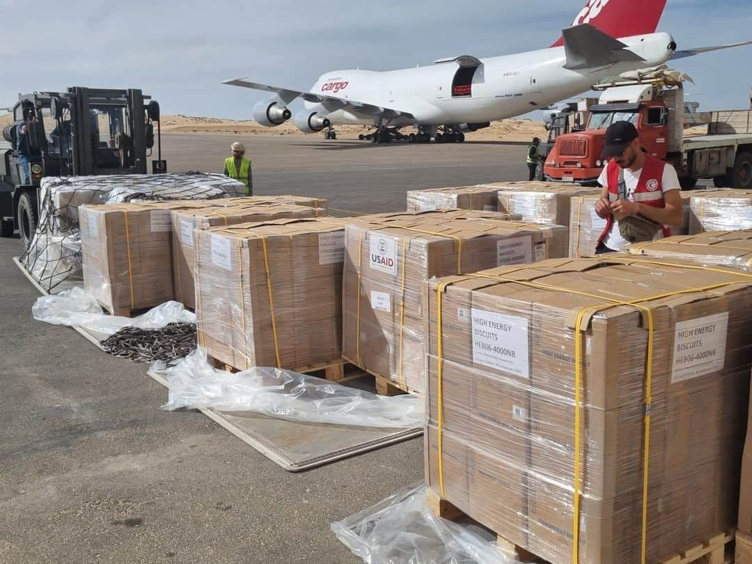 The White Houseのインスタグラム：「More shipments of @usaid food have arrived in Egypt before heading to Gaza.  Access to humanitarian aid is critical, and this Administration welcomes yesterday’s deal that will allow for additional humanitarian aid to alleviate the suffering of innocent Palestinian families in Gaza.」