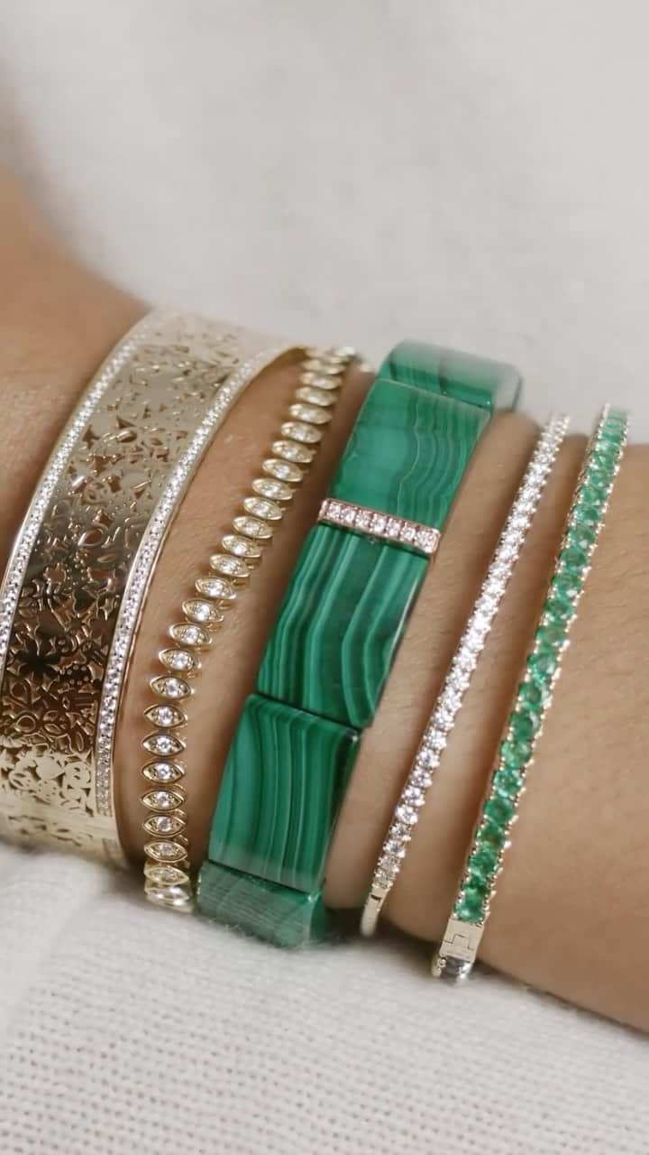 シドニーエヴァンのインスタグラム：「Tell Their Unique Story in Green and Gold ✨💚 Featured in the @neimanmarcus holiday Bejeweled collection, every piece inspires joy with each unboxing.   Reflecting timeless concepts of sentiment and personal expression, find statement jewelry styles that are perfect for your loved one with #SydneyEvan available at #NeimanMarcus」