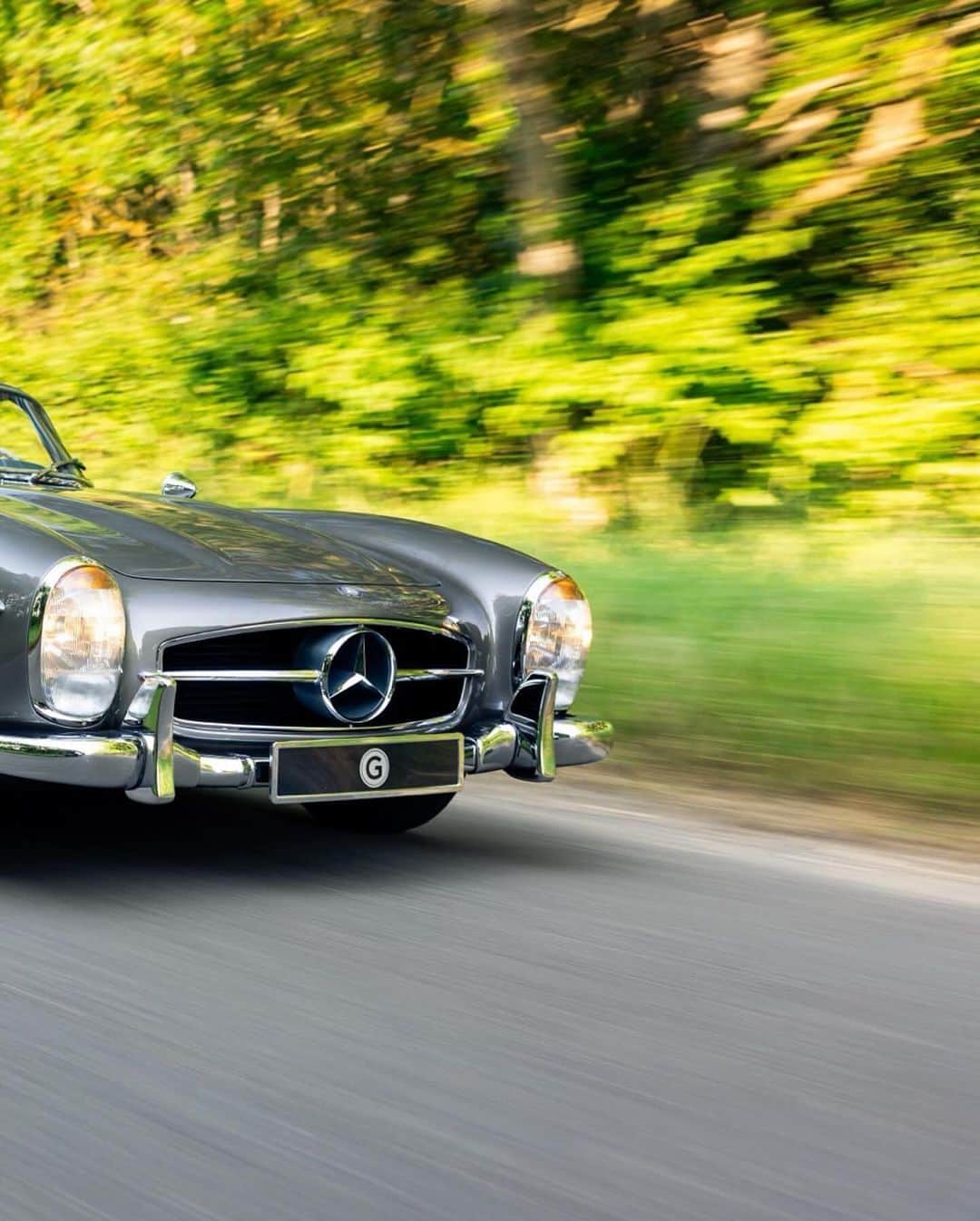 メルセデス・ベンツさんのインスタグラム写真 - (メルセデス・ベンツInstagram)「The #300SLroadster in its element.   📷 @tshaxson   #MercedesBenz #MercedesBenzClassic #MBclassic #MBfanphoto」11月23日 4時02分 - mercedesbenz