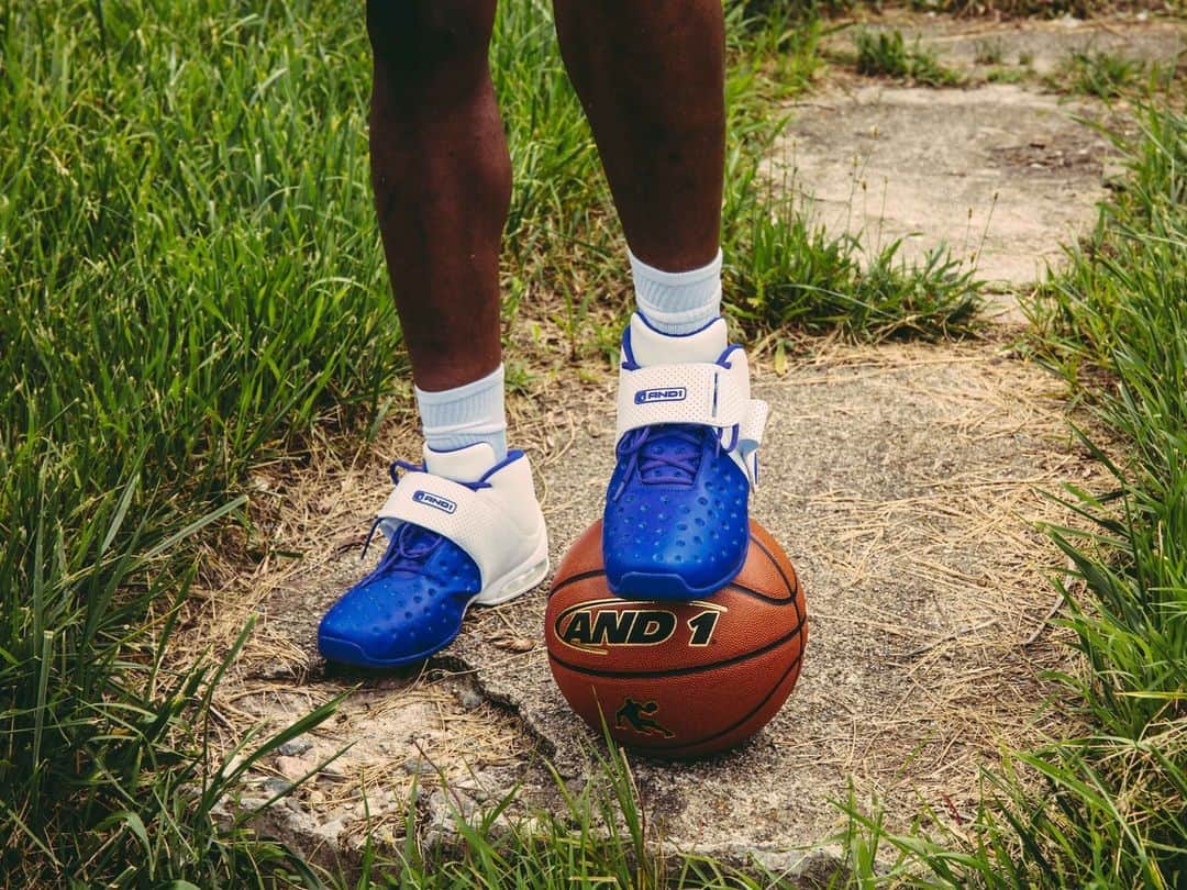 アンドワンのインスタグラム：「Did you secure your pair of the iconic 'Chosen One'? Share your on-court or off-court moments using #ChosenOne 📸🏀 #And1Classic . . . . . . . . #Basketball #BallisLife #NBA #SneakerHead #BallersKicks #HoopsSole #KOTD #SneakerGame #SwooshLife #Jumpman23 #KicksGame #NBAKicks #BasketballFashion #SneakerCulture #CourtReady #StreetBallStyle #Ballin #SwishLife #BallerAlert #HoopDreams」