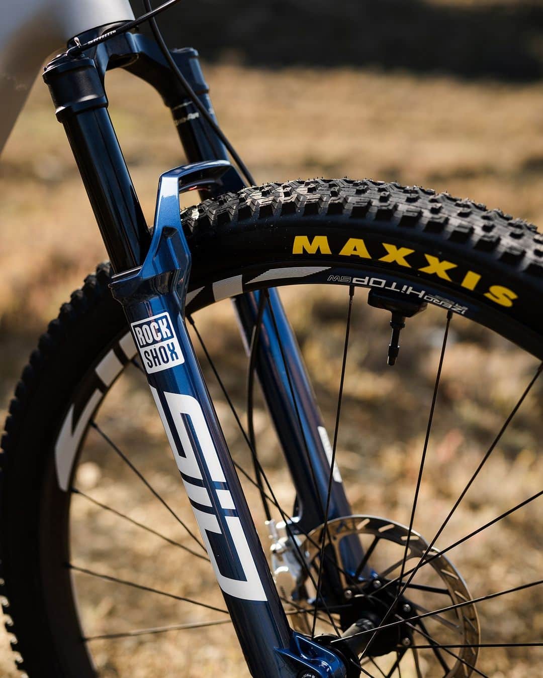 Zipp Speed Weaponryのインスタグラム：「Light. Fast. Alive. That's the Zipp 1ZERO HITOP SW. Learn how Zipp is making XC faster at the LINK IN BIO.」
