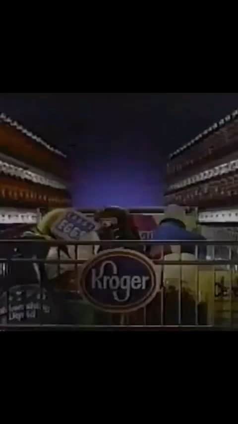 エイミー・セダリスのインスタグラム：「Now this is a commercial!!! @jeffreymixed @503.runner Let’s scissor at the grocerystore #Kroger」