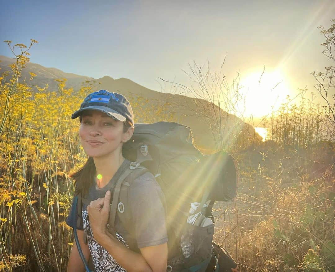 オータム・リーザーのインスタグラム：「✨ Golden Vishuddha ✨ Awaken Us All ✨  #throatchakra #nature #hiking #backpacking #california #catalina  #kundalini #awakening」