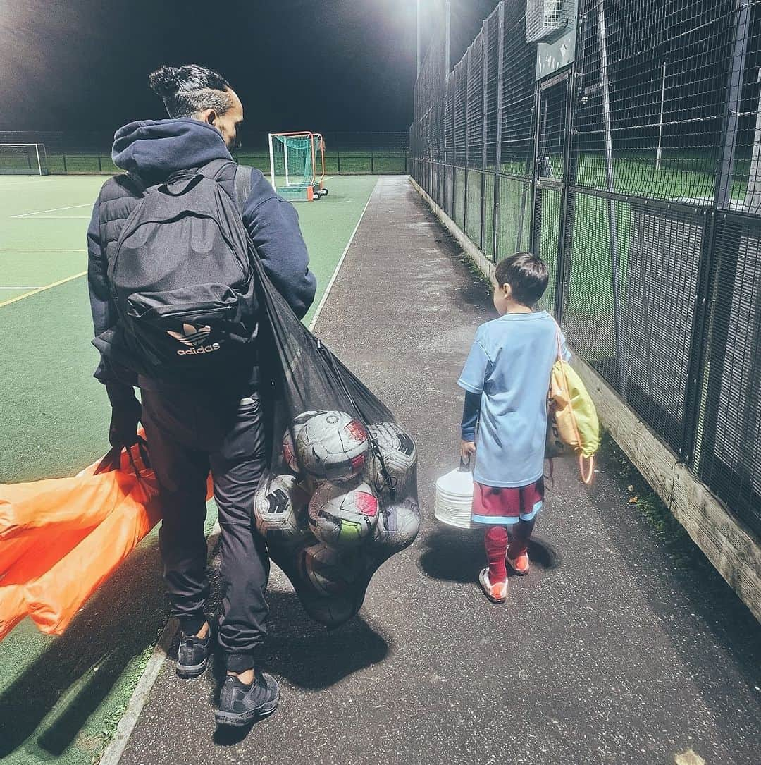 セオ・ウォルコットのインスタグラム：「The journey begins…⚽️」