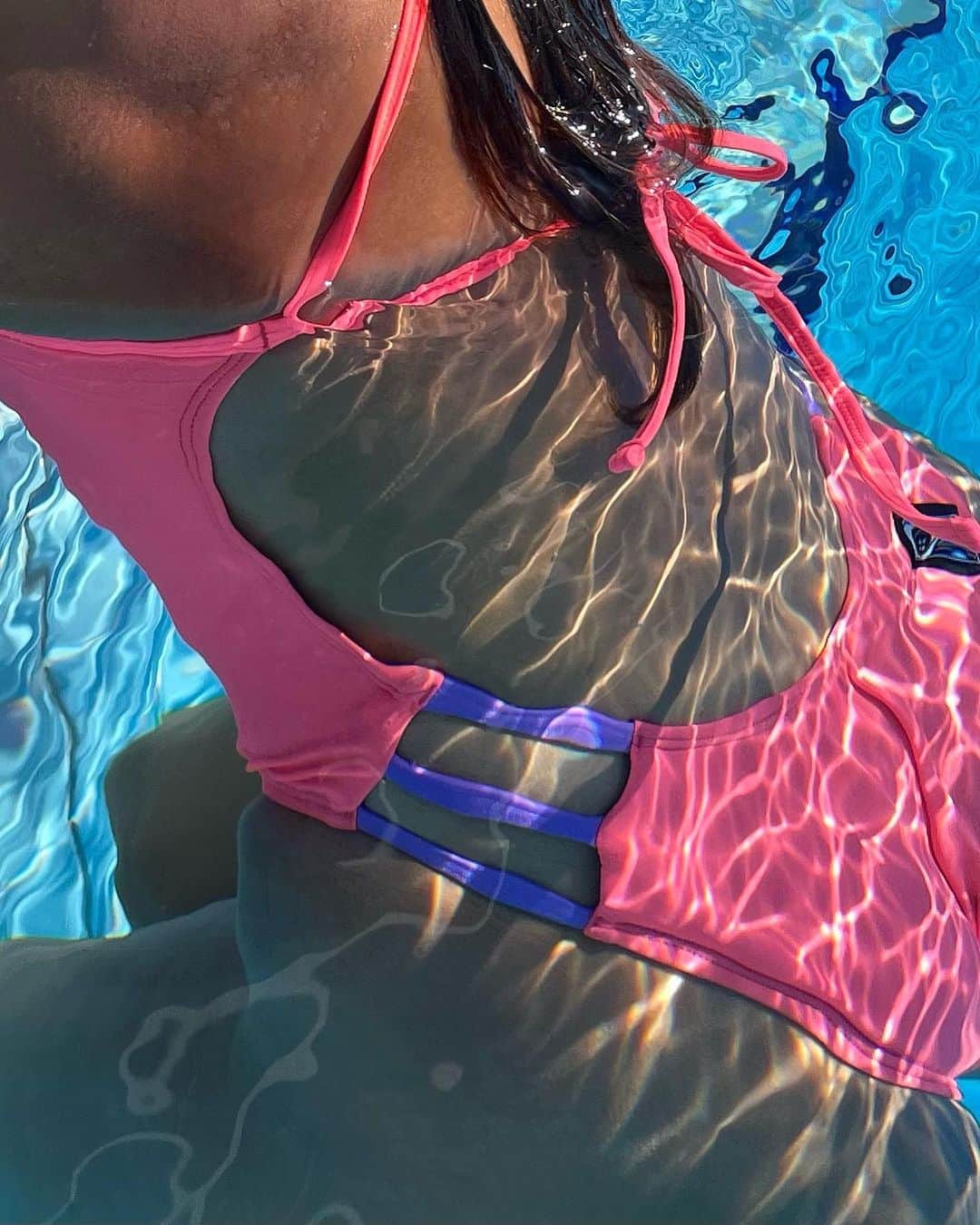 JOLYN Swimwearのインスタグラム：「We are NOT over our melon crush contrasts! 💜🧡 #jolynaustralia」