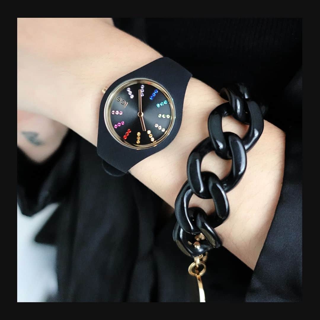 アイスウォッチのインスタグラム：「The silky smooth soft silicone black bracelet makes it wonderfully comfortable to wear and move about in. 🖤🌈  #icewatch #icecosmos #shining #brillant #diamond #black #fashion #lovely #trendy #feminine #details」