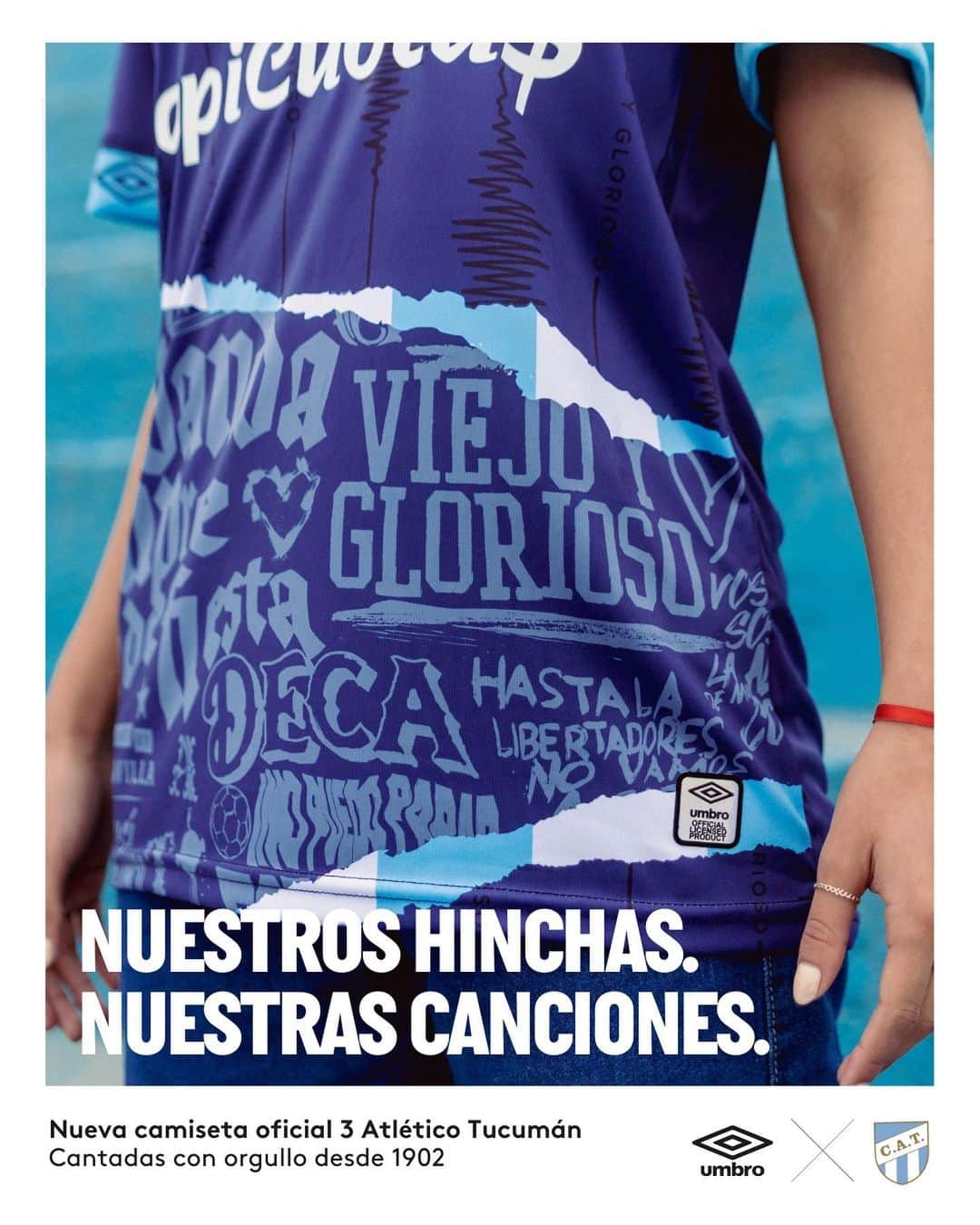 UMBROさんのインスタグラム写真 - (UMBROInstagram)「En abril, convocamos a los apasionados hinchas de @atleticotucuman para que nos compartan sus canciones favoritas de cancha.  Las canciones más populares fueron transformadas en un diseño único de camiseta por @killa_villa_ .   Hoy presentamos la camiseta oficial 3 de Atlético Tucumán y nuestra primera camiseta de la campaña #TodoEquipoTieneUna. Es una obra de arte inspirada en las canciones del Decano. ¡Disfrútenla!   Disponible a partir de mañana a la mañana en tienda.umbro.com.ar   #umbro」11月23日 5時01分 - umbro