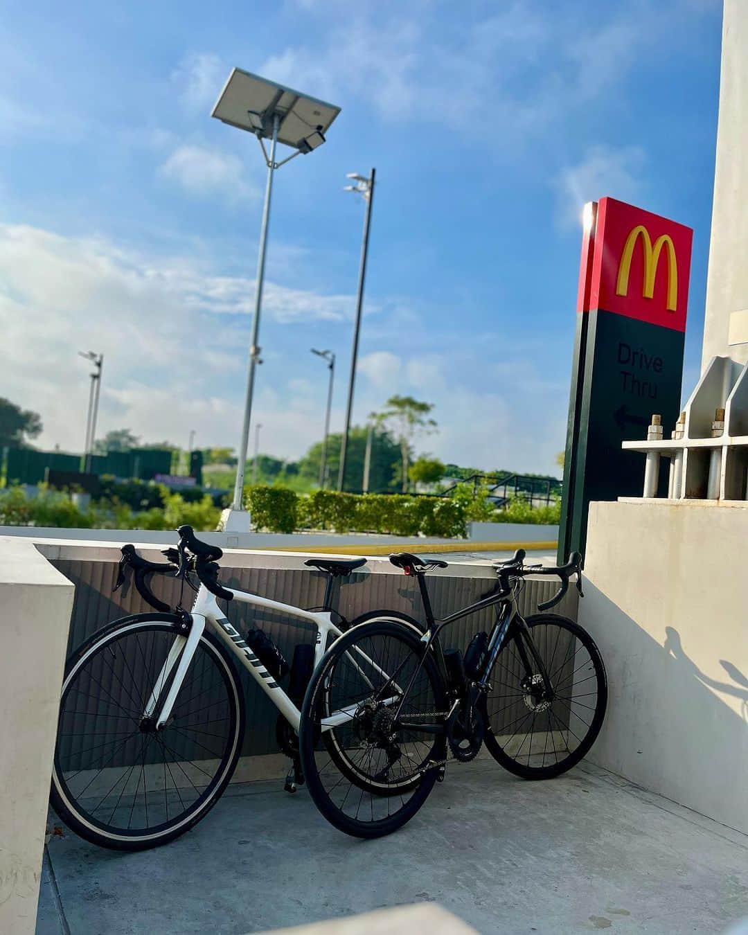 McDonald's Philippinesさんのインスタグラム写真 - (McDonald's PhilippinesInstagram)「Kahit anong ride, welcome sa McDo Drive-Thru! 🚴🍟   📸 @aberyacrew」11月23日 18時00分 - mcdo_ph