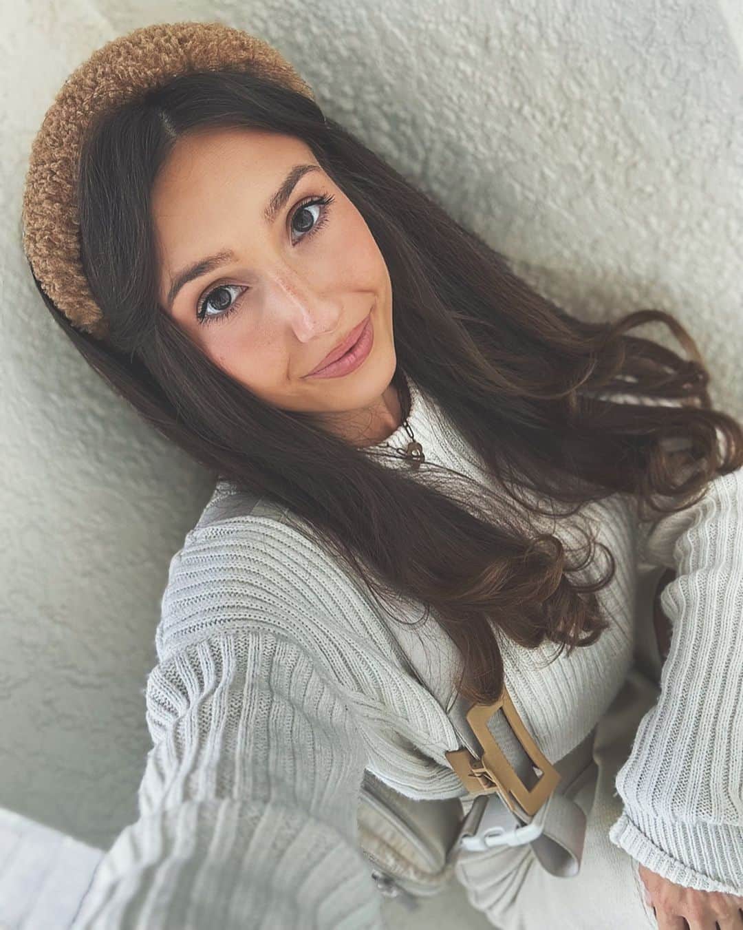 テイラー・アレシアのインスタグラム：「happy thanksgiving ♡ new vlog out on my channel」