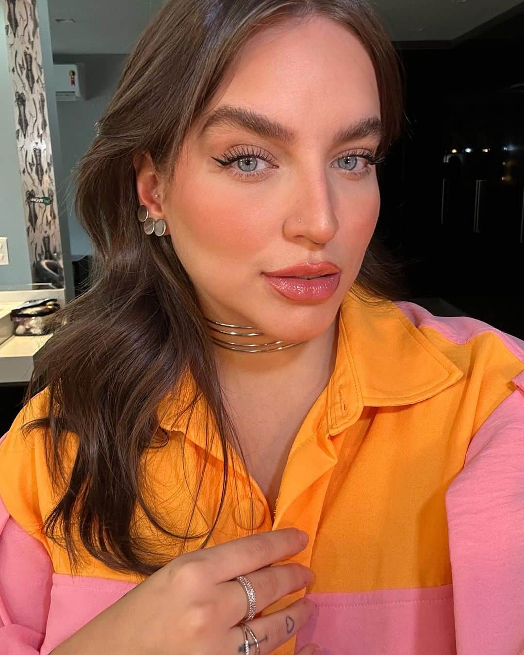 Bruna Unzuetaのインスタグラム：「O close perfeito para mostrar como os detalhes fazem toda a diferença ✨E nessa época do ano os detalhes são mais do que especiais, presentes que expressam afeto e estilo só com @moranaoficial , né mores? São quase 300 lojas pelo Brasil, com estoque dinâmico e variedade toda semana. Então aproveitem para presentear com muita elegância e bom gosto. ❤️❤️‍🔥 #publi」