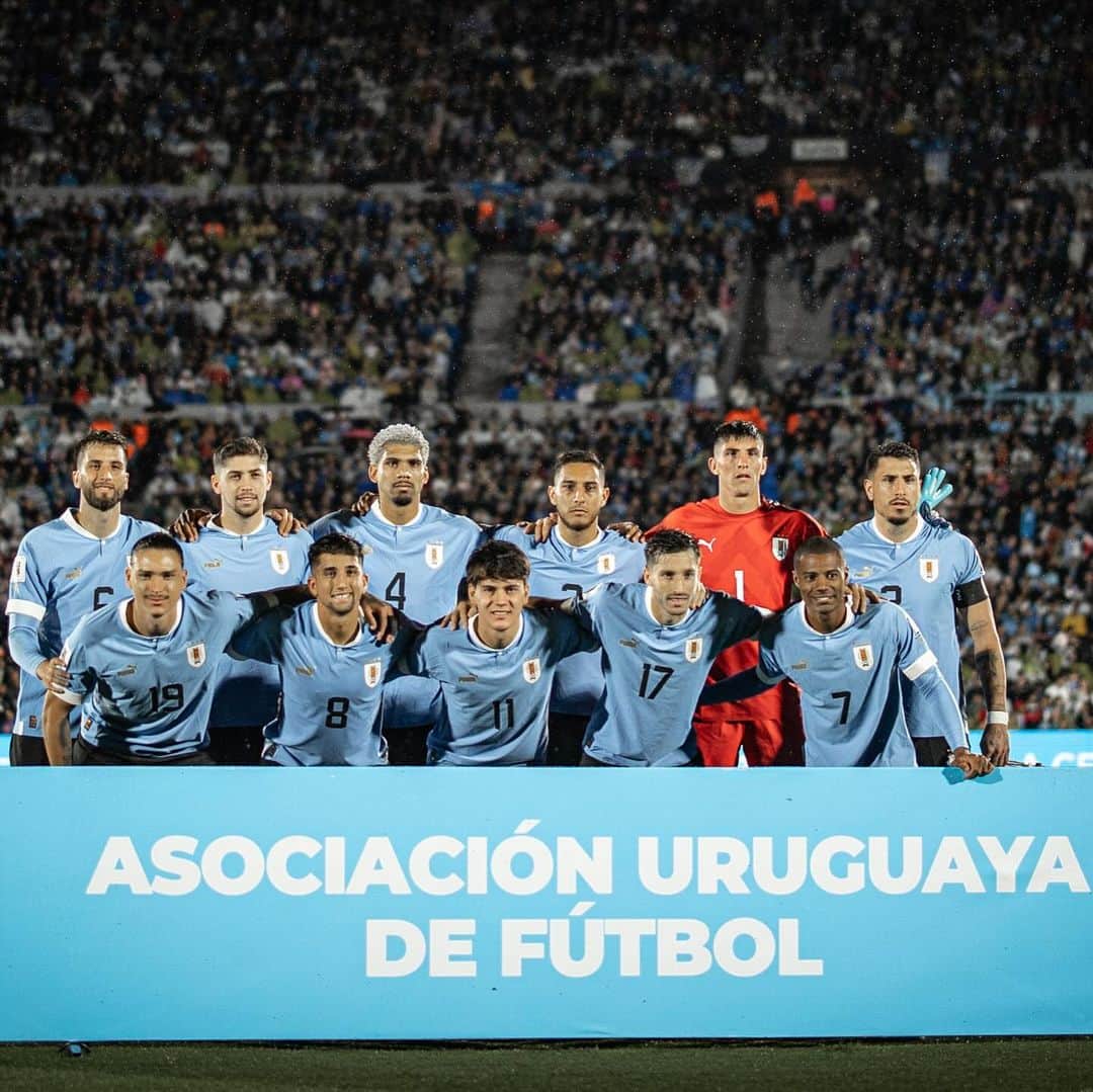 ロドリゴ・ベンタンクールさんのインスタグラム写真 - (ロドリゴ・ベンタンクールInstagram)「Ustedes, la selección y el centenario! El mejor escenario para volver después de tanto tiempo! 👨‍👩‍👧🇺🇾🏟️」11月23日 6時05分 - rodrigo_bentancur