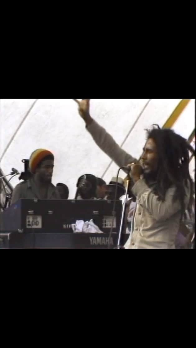 ボブ・マーリーのインスタグラム：「“What we need is love, to guide and protect us on. If you’re up look down from above—help the weak if you are strong, yeah!” #NoMoreTrouble #bobmarley  🎥 Live at the Amandla Festival of Unity, Boston 1979.」