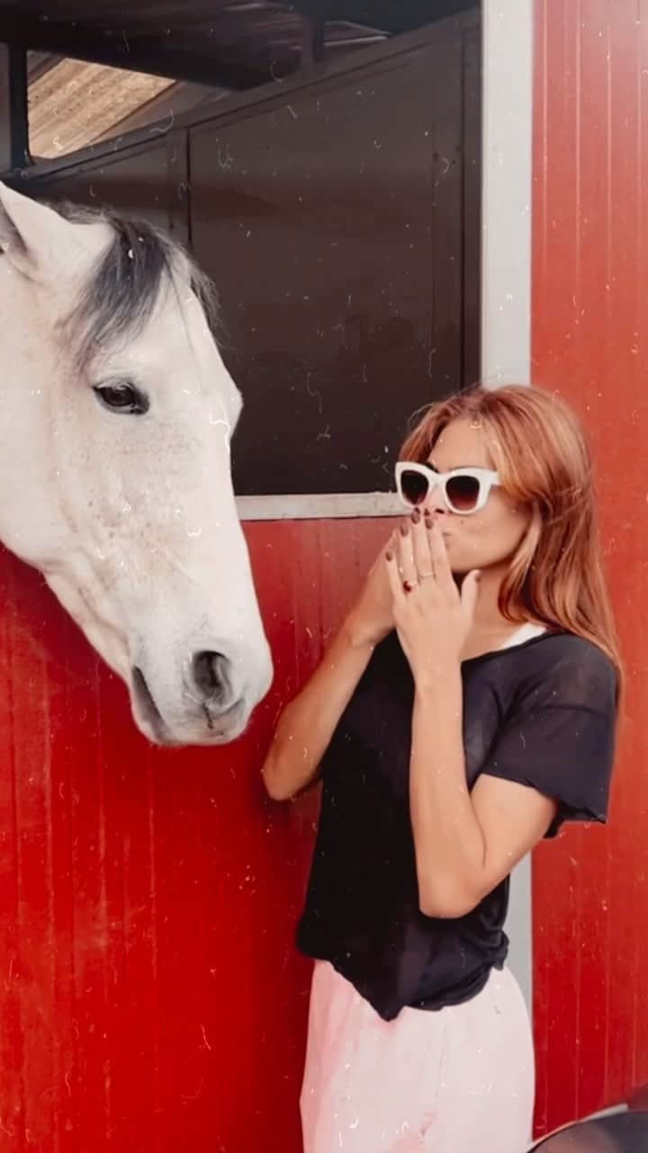 エヴァ・メンデスのインスタグラム：「♥️」