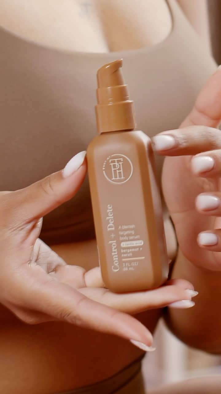 のインスタグラム：「Blemished where??? My BODY By TPH body serum Control and Delete helps clean out impurities and exfoliate your skin! Smooooth your way into the holiday season ✨🎄🎁 @tphbytaraji」