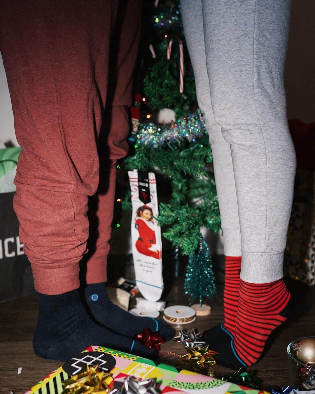 Stanceさんのインスタグラム写真 - (StanceInstagram)「Ready for the holidays? 🎁🎅  Stock up on all things #stancesocks and jump on our Cyber Sale now! Up to 40% off site wide... link in bio. 🔗  #stitcheddifferent #giftideas #happyholidays   📷 @allyk.jpg」11月23日 6時46分 - stanceofficial