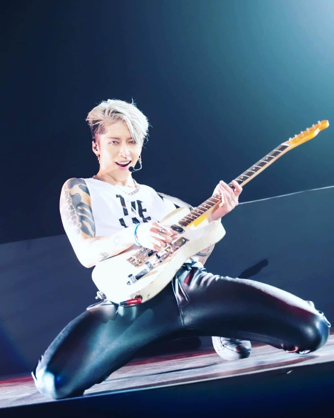 雅-MIYAVI-さんのインスタグラム写真 - (雅-MIYAVI-Instagram)「Tokyo DAY2   泣いても笑っても今日がラスト 全てを出し切ろう  @thelastrockstars  #Yoshiki #Hyde #Sugizo #Miyavi」11月23日 7時02分 - miyavi_ishihara