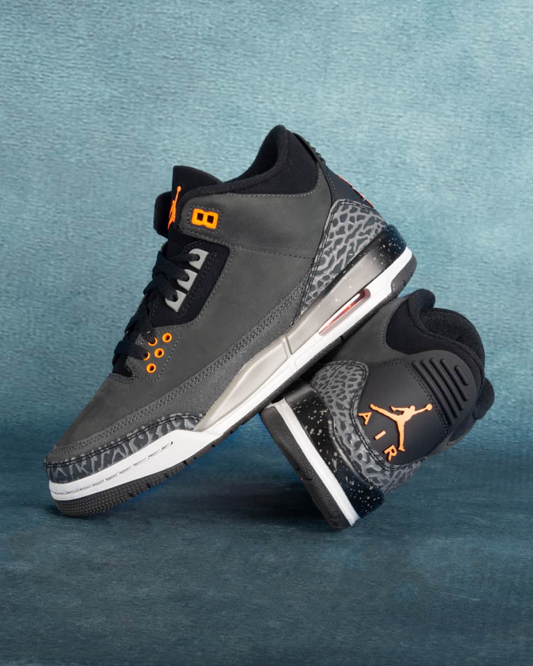 Foot Lockerのインスタグラム：「Approach with caution ⚠️   The Jordan Retro 3 'Fear' is launching 11/25 in full family sizing.  Reserve your pair now in the Foot Locker app」