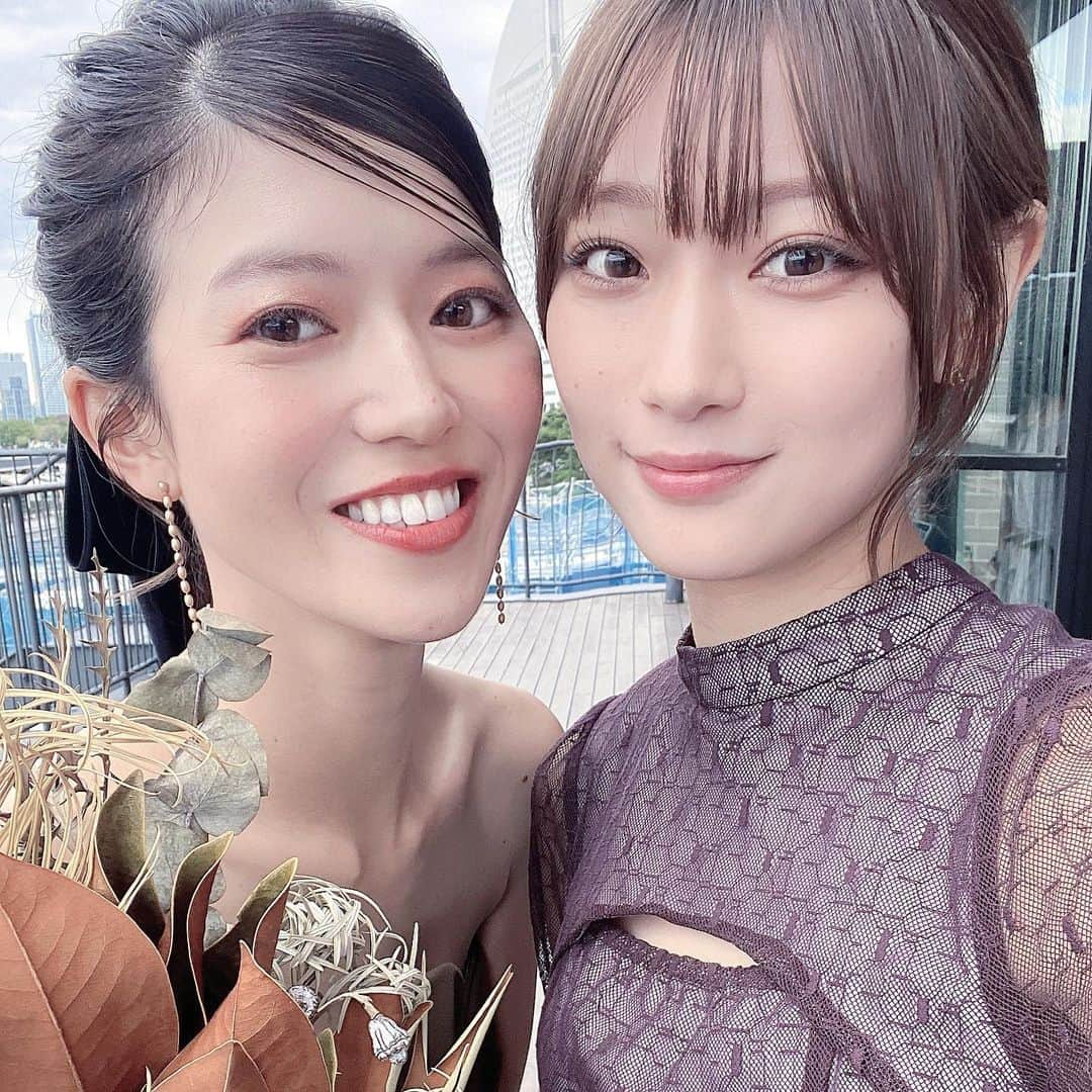 内藤沙季のインスタグラム：「本当に素敵な結婚式でした💐 幸せそうなお二人の姿を見て 私もhappyな気持ちになりました🫶🏻 素敵な旦那さんに出会えたこと 本当に嬉しく思います...😌 末長くお幸せに🩷 . . . . . #結婚#結婚式#ウエディング#ウエディングドレス」