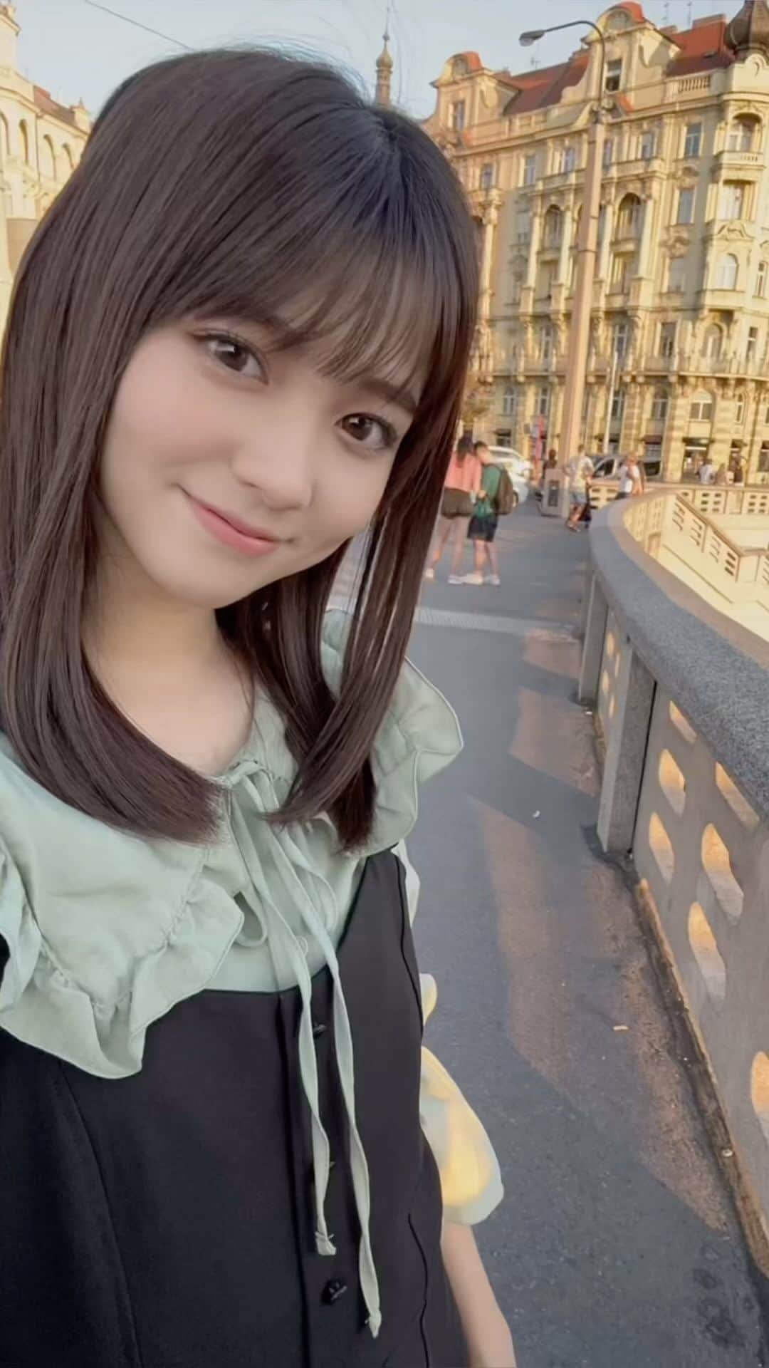 せきぐちりさのインスタグラム：「今年は、ヨーロッパの色んな国でパスタ🍝を食べました🍽 イタリアで食べたパスタはもちろん、プラハのこのお店で食べた生パスタも美味しかった〜😋 イタリアでもそうなんだけど、ここでもパスタはちゃんと店内で作られていて、ついつい魅入ってしまいました👀  丸亀製麺のうどん作ってるところも見るの好きです👀✨  ⁡‥‥‥‥‥‥‥‥‥‥‥‥‥‥‥‥‥‥‥‥‥‥‥‥ ルクセンブルク🇱🇺在住。19歳。 ルクセンブルクやヨーロッパの旅行写真たくさん載せてるので是非みてね📸 @risa_s_lisa  ⚠️配信アプリが変わりました！ 毎日23時ごろから『ポコチャ』で配信してます。 ※プロフィールのリンクからフォローお願いします🙇‍♀️ ‎‥‥‥‥‥‥‥‥‥‥‥‥‥‥‥‥‥‥‥‥‥」