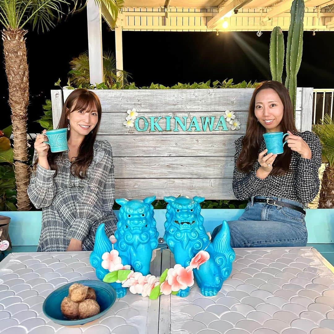 高沢奈苗さんのインスタグラム写真 - (高沢奈苗Instagram)「.  @mkcafe_okinawa  ここのサーターアンダギーが今まで食べた中で一番美味しかった🥹🤍✨  揚げたてで中はモッチモチ！ 外はカリカリのサクサクッ😋 そして島豆腐入り🤍  ブルーのシーサーもかわいい😍🩵🩵🩵  .  .  #沖縄 #沖縄旅行 #女子旅 #ウミカジテラス #mkcafe #サーターアンダギー #シーサー」11月23日 7時27分 - nanaetakasawa