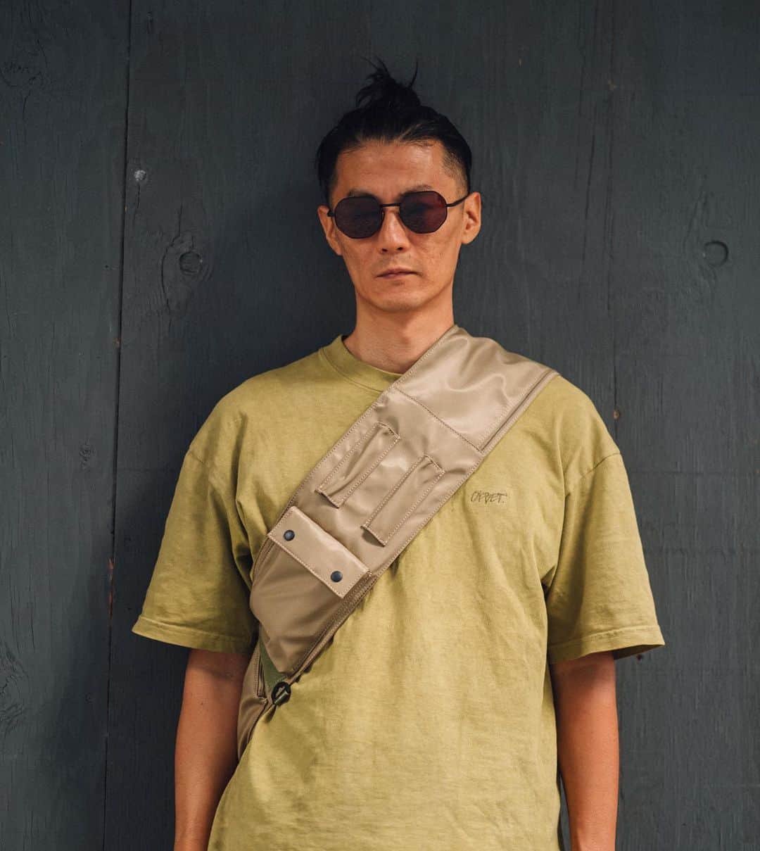 Shing02のインスタグラム：「tasuki bag @seaven.wear  now available in olive and black 🕶️ @nothingandcompany.jp」