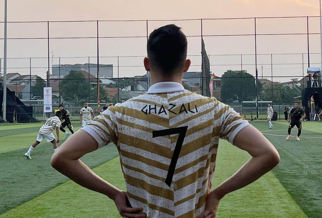 Al Ghazali Köhlerさんのインスタグラム写真 - (Al Ghazali KöhlerInstagram)「Celebrity Trofeo Cup 2023 Yang sangat seru! Well performed by @colossus_fc Meskipun belum juara tapi keep your head’s up. & Congrats buat para sahabat @selebritisfc 👏🏽🙌🏽」10月30日 16時49分 - alghazali7