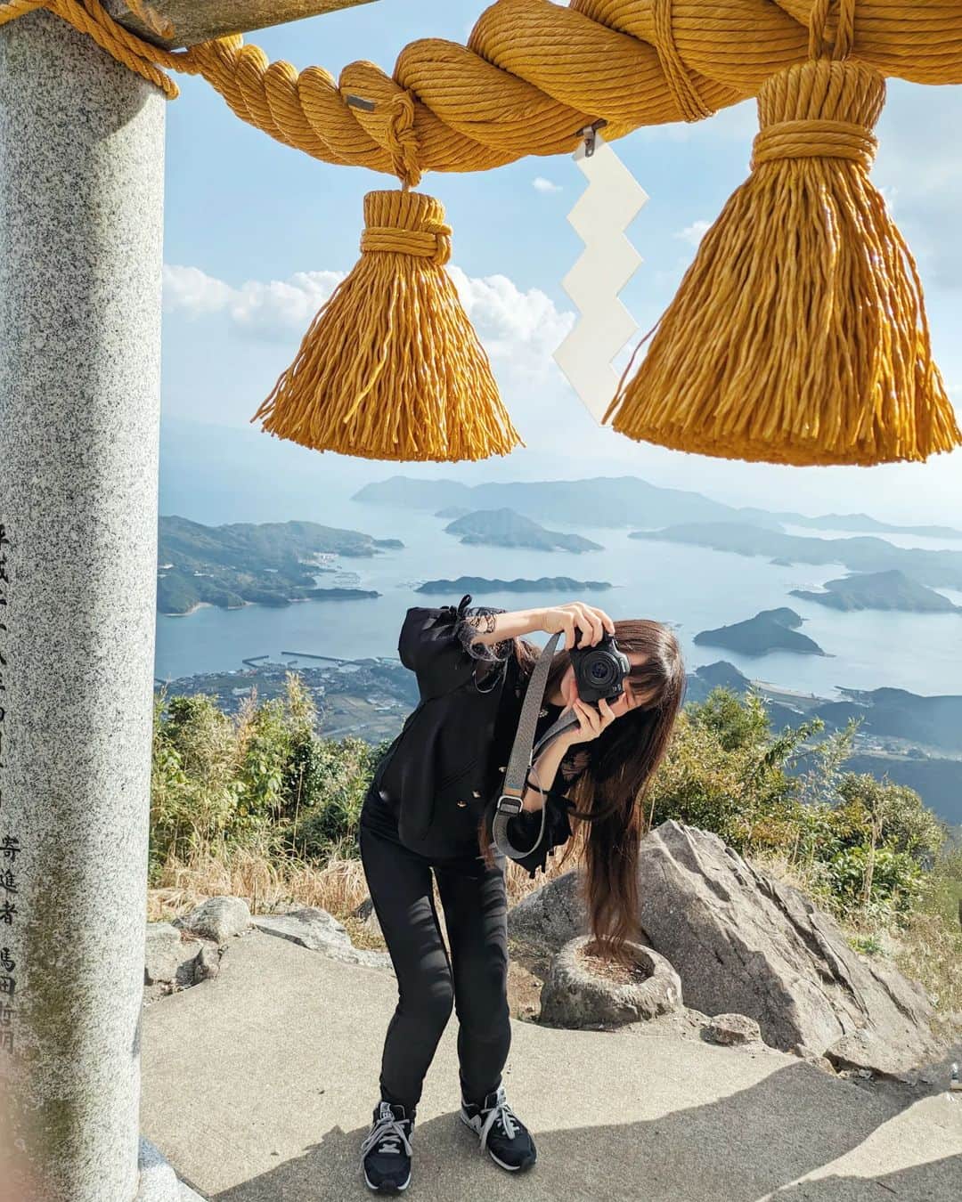 あれれんのインスタグラム：「熊本の絶景スポットでたくさんのポートレートを撮ってきた！少しずつ投稿していくからお楽しみに💘 #カメラ#カメラ女子#写真好きな人と繋がりたい#写真撮ってる人と繋がりたい#熊本#熊本県#倉岳神社#神社#絶景#青空#雲#ポートレート#ポートレート撮影 #ポートレート女子#ポートレートしま専科#ポートレート好きな人と繋がりたい#kumamoto #igersjp#instagood#instagramjapan#camera#team_jp_東#team_jp_#ig_photo#ig_photooftheday#phototag_it#japaneseculture#portrait#shrine」