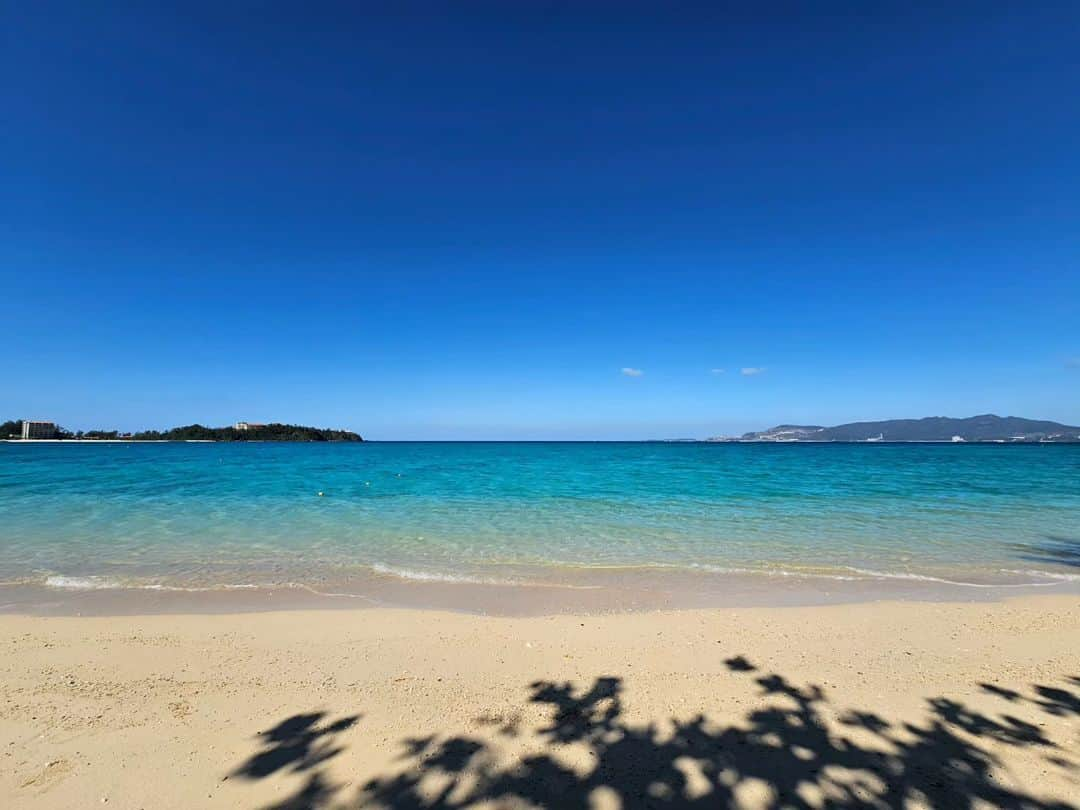 Shihoさんのインスタグラム写真 - (ShihoInstagram)「青い。  #blue #ocean #sea #sky #beach #earthing #sunnyday #海 #空 #快晴 #singerslife」10月30日 15時35分 - fried_pride_shiho