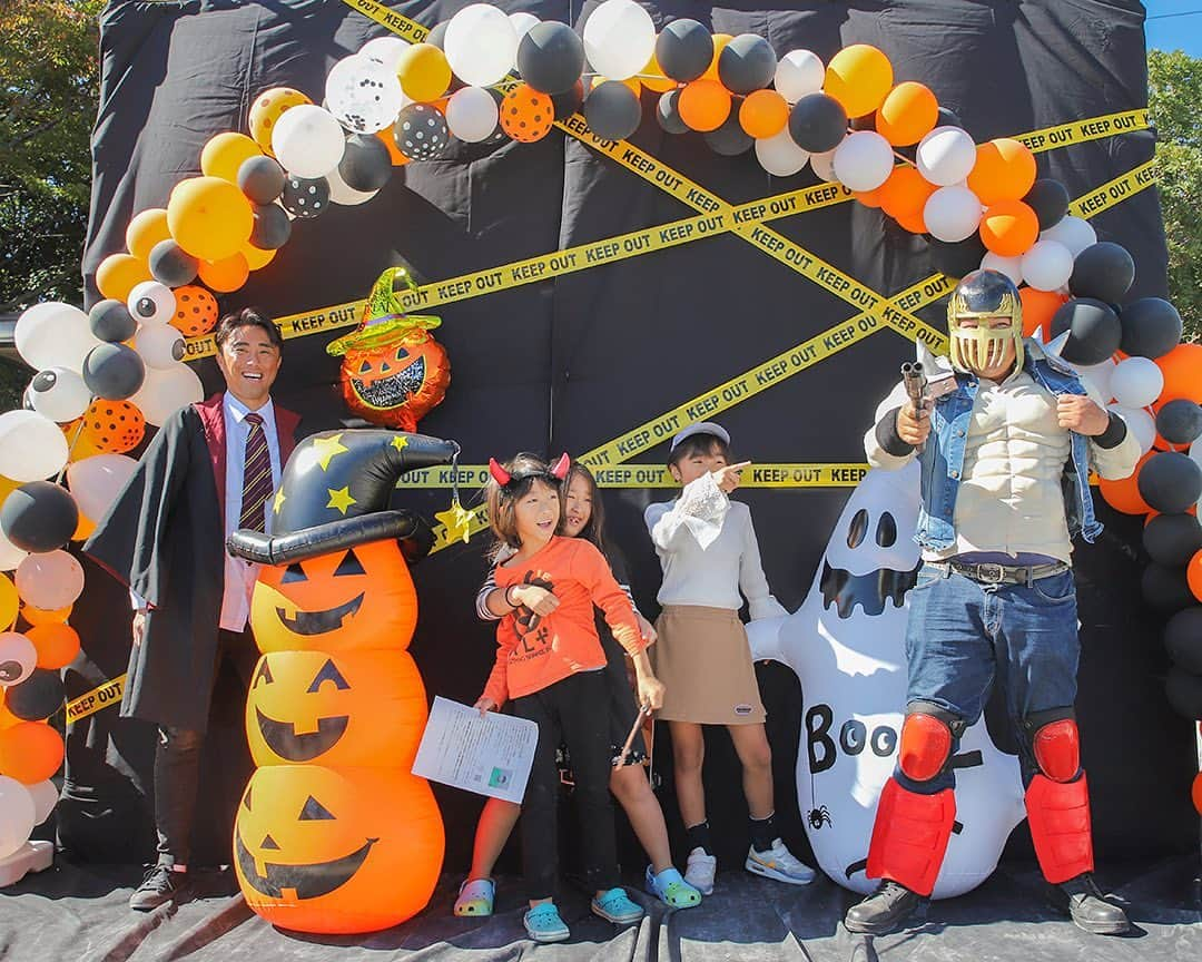 愛知県田原市さんのインスタグラム写真 - (愛知県田原市Instagram)「Trick or Treat!! * とりっくおあとりーと！！ * 明日は#ハロウィン !! みんなでハロウィンパーティだ🎃  お菓子を配ったり、もらったりして あま〜いお菓子を食べちゃおう😆♪  #halloween  #たはら暮らし  #渥美半島#田原市#伊良湖岬#伊良湖#赤羽根#菜の花浪漫街道  #tahara#irago#akabane#サーフィン#surfing#田舎暮らし#日々の暮らし #休日の過ごし方#スローライフ #instagramjaran#igersjp」10月30日 15時39分 - tahara_kurashi