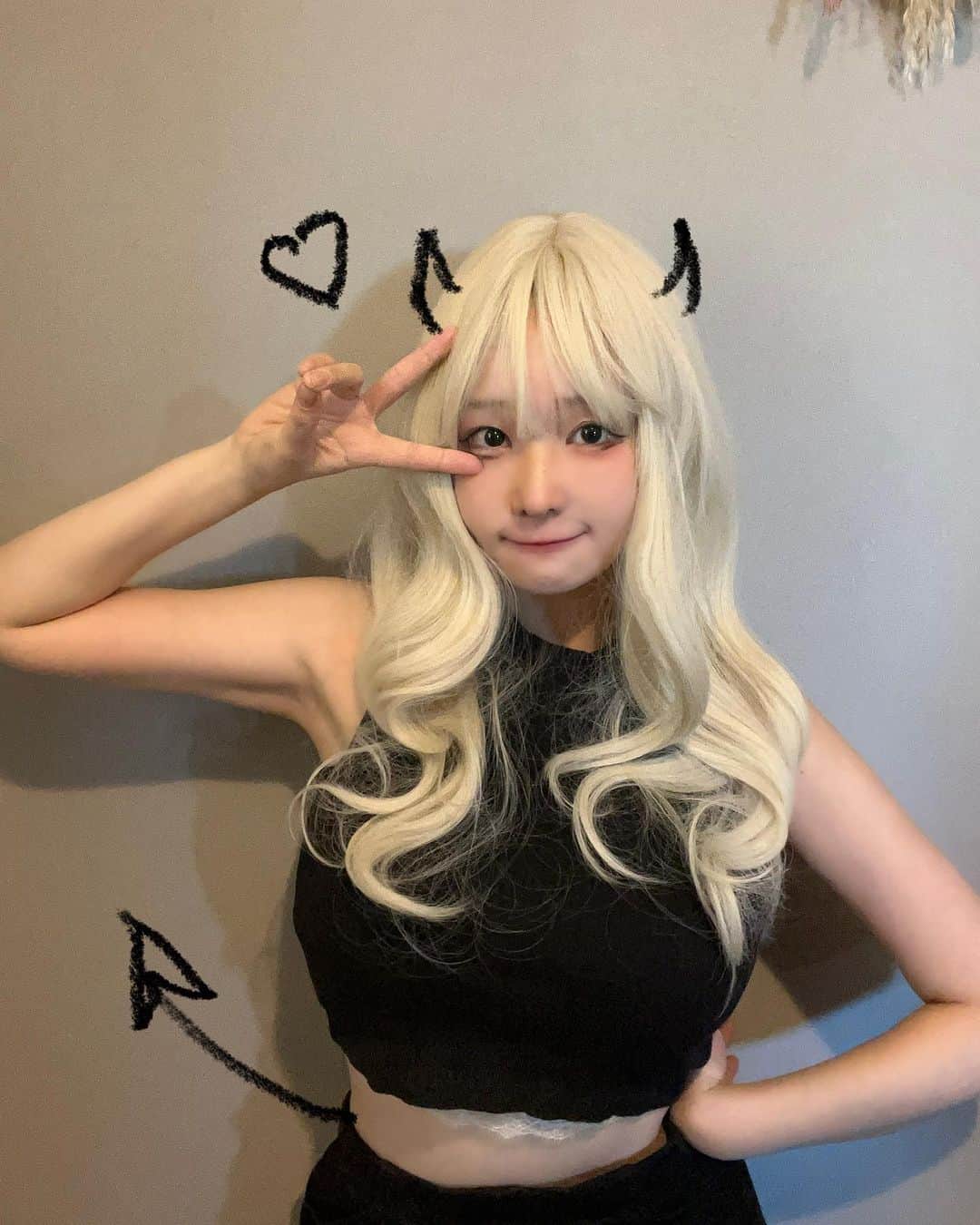 茜さやのインスタグラム：「はっぴーはろうぃん！ コトシハチャントシタヨ…！笑  ファンクラブの方は違うのをあげようかなっ🥺  #ハロウィン　#はろうぃんコスプレ #はろうぃん #コスプレ　#悪魔　#金髪　#halloween #cosplay #devil」