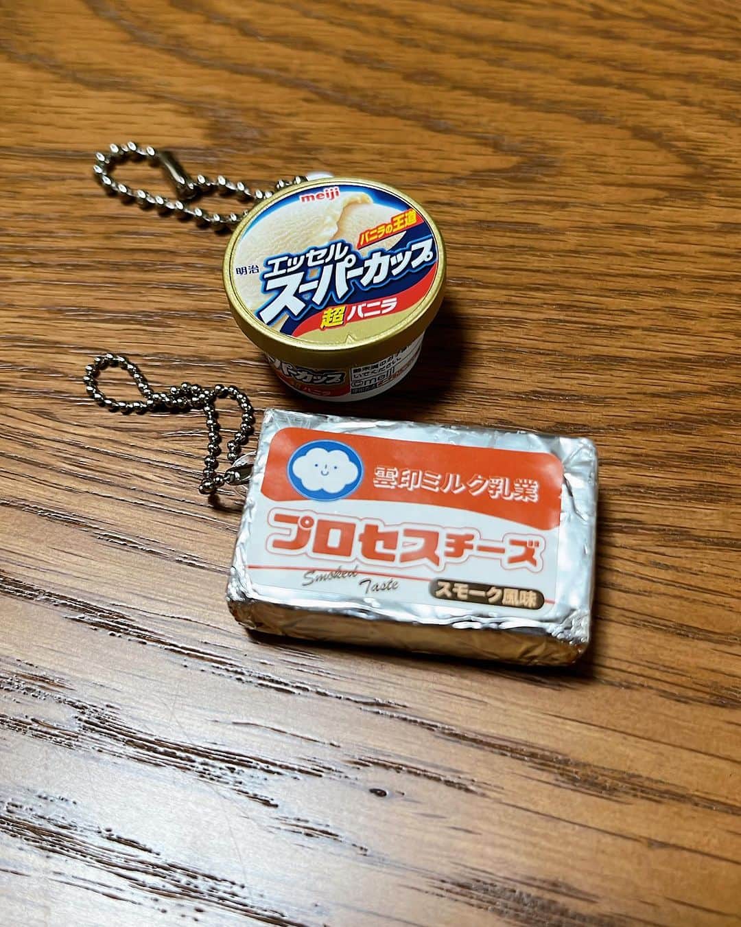 石田燿子のインスタグラム：「久々 #フードガチャ ✨✨ チーズは触感もチーズ🧀」
