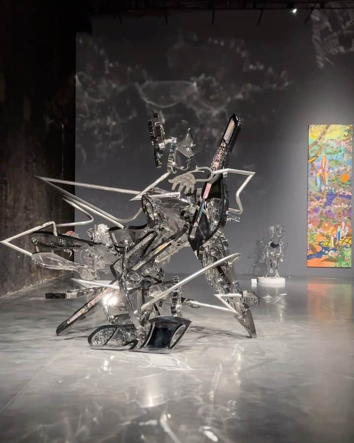 松山智一のインスタグラム：「My work grew larger in scale over the years, to offset me being short in the art world as a minority Asian. It was a tool to amplify what I needed to speak.  Currently on view at @hirosaki_moca   アメリカで活動してゆく中で表現領域が確立できなかったことがきっかけで街自体をキャンバスとすることからすべてが始まった。今ではその時期に培った身体性が大きな自分の地盤となったように感じる。NYに育てられたこの感覚を母国で紹介。  ぜひ皆に観に来てもらいたい 弘前れんが倉庫美術館にて開催中の個展「雪月花のとき」 @hirosaki_moca  🎥 @yasuhito19751214 🙏」