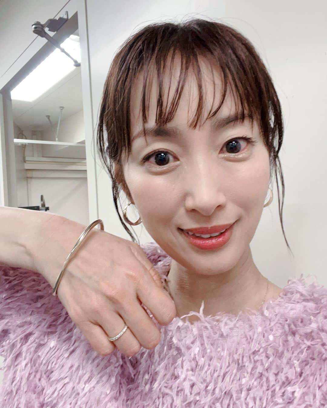 坂下千里子さんのインスタグラム写真 - (坂下千里子Instagram)「10/29 OA ゲンキの時間の衣装です🙇‍♀️  トップス　 @cadune_official  パンツ　　@uncrave_official  ピアス　　@monice_official バングル　@hh__jewelry 靴　@dianashoespress  . .」10月30日 15時49分 - chiriko_sakashita_official