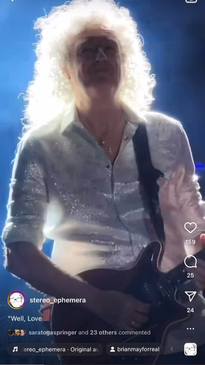 ブライアン・メイのインスタグラム：「Good Morning CHICAGO !!! Good to be back in your epic city.  It always gives me a charge. This clip posted by @stereo_ephemera caught my eye.  I don’t often post videos of me playing in our show - because usually I find it hard to look at them, seeing the imperfections.  This is actually no different, except that it’s a good video capture, with a crackin’ sound quality (indicating how great our Front of House sound mixer is) (💥 I now realise it’s been double-squished on this post) and it’s interesting … This was the night we had trouble with our Black Tracks. These are devices which enable the spotlights to follow us automatically as we range around the stage, freeing up the lighting team’s hands to do other things.  It’s a great system and seldom gives trouble - but every system (including us as performers) has the occasional gremlin. So the result was that in this clip you can see it takes a long time for the front follow-spot to find me.  It makes for an interesting dramatically dark face, but it also means that, especially in all that smoky stuff, I can’t see my fingers, making things just a little more difficult than usual ! It’s a high pressure moment anyway, because I perform it as a set piece, and just like “God Save the Queen” on top of Buckingham Palace, pretty much everybody knows what it should sound like !! Although the ‘tune’ is more or less prescribed, it works out vastly different every night, depending on how well I can hear myself, what my mood is like, and how the wind blows ! It’s also a mad scramble underneath the stage on wheels to get into that trap to rise up in smoke at that precise moment.  It’s fun, for sure - a kind of magic trick that entails a lightning-quick change of clothes too.  On this particular night, time was too tight to don the “human mirror ball” suit I’ve been sporting … so here I’m in a simple shirt to make the change happen in time.  I look at this and feel very critical - of both me and what I’m doing … but at this time of life I’ve come to an acceptance of what it is.  I just know I give it my best shot every night.  See you there tonight Chicagoans.  Now you’ll know what’s going through my mind.  Maybe !! Bri」