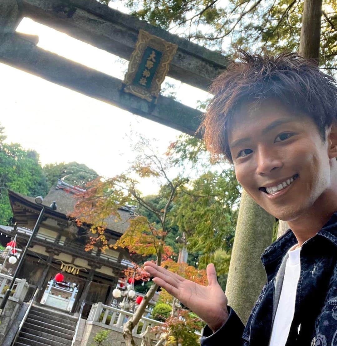 白上一成さんのインスタグラム写真 - (白上一成Instagram)「滋賀県栗東市にある『大野神社』に行ってきました⛩️ 平安時代後期に創建され、滋賀県最古の櫻門があり国の重要文化財に指定されている歴史ある神社✨ 参拝もして心願成就の御守りもGETして心清まりました🙇‍♂️  #東京力車 #滋賀 #栗東 #大野神社」10月30日 16時23分 - karintou.5