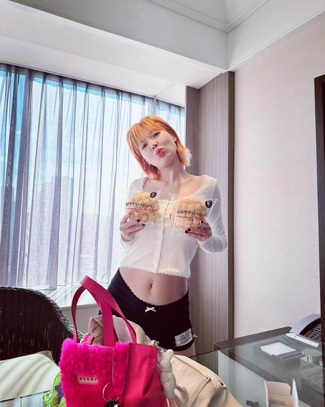 ヒョナ さんのインスタグラム写真 - (ヒョナ Instagram)「메론빵」10月30日 16時25分 - hyunah_aa