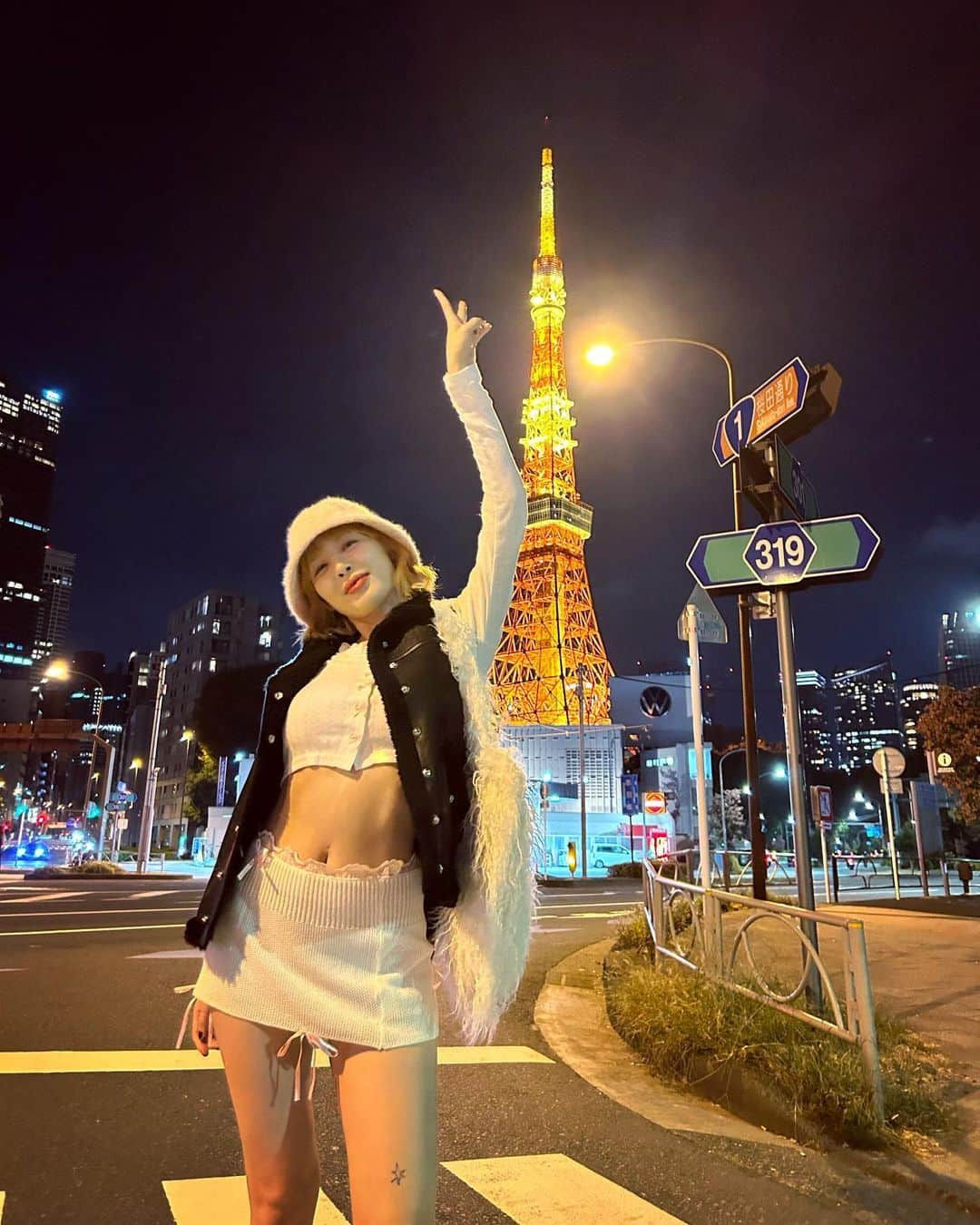ヒョナ さんのインスタグラム写真 - (ヒョナ Instagram)「🗼」10月30日 16時40分 - hyunah_aa