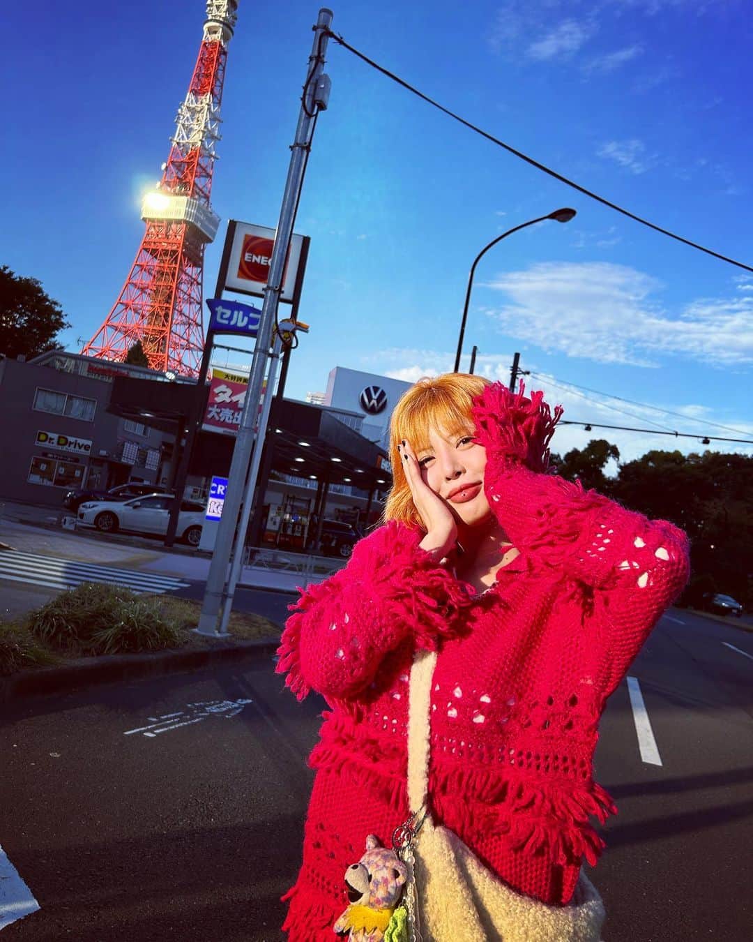 ヒョナ のインスタグラム：「🗼」
