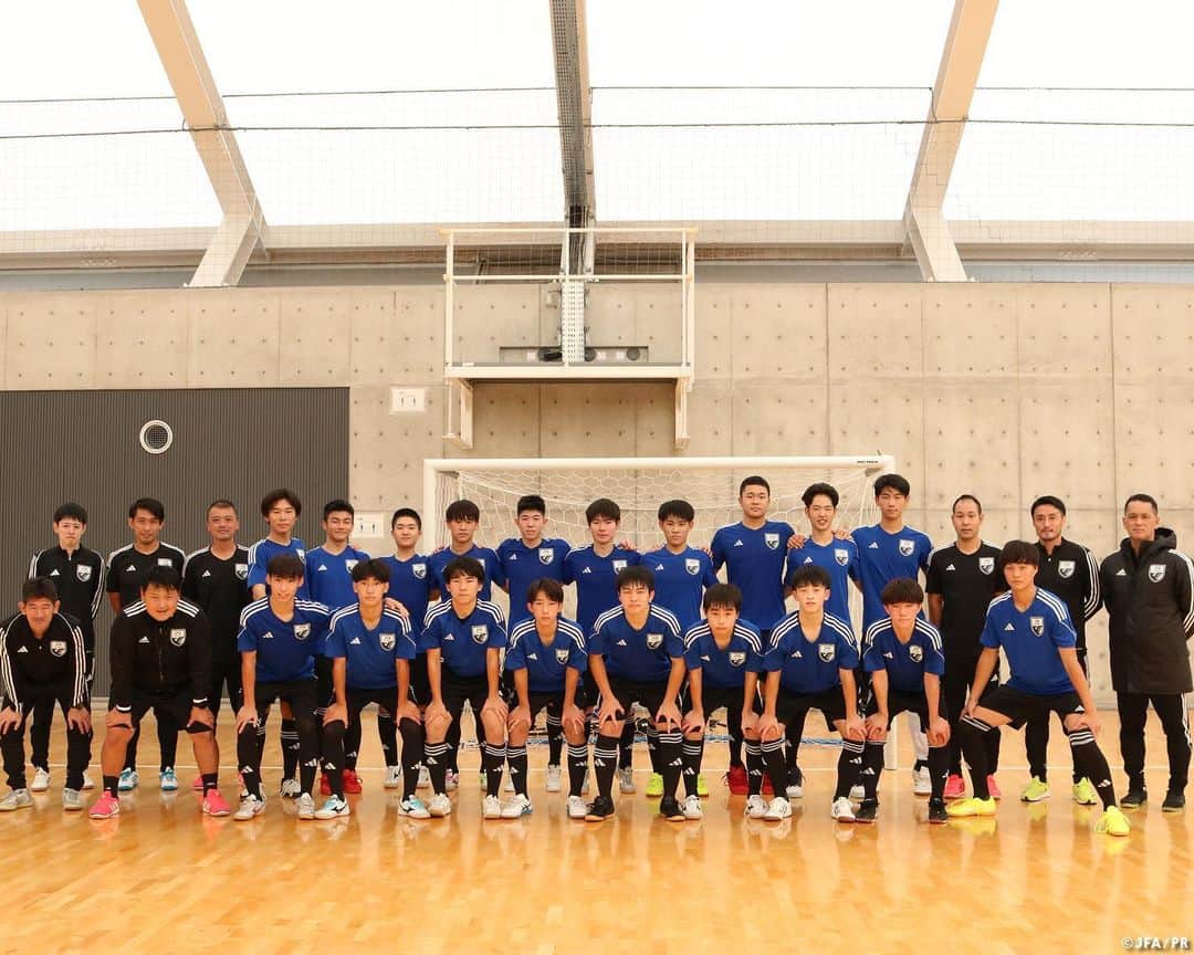 日本サッカー協会さんのインスタグラム写真 - (日本サッカー協会Instagram)「. \\ U-18フットサルトレセン⚽️ //  昨年より立ち上がったJFA U-18フットサルタレント育成普及事業の2023年1回目を、10.28(土)から2日間、高円宮記念JFA夢フィールドにて実施しました⚽️  全国から総勢19名の選手が招集され、ミーティングや紅白戦などでは、選手たちが積極的にコミュニケーションを取る様子が見られました。  詳しいレポートはプロフィールのJFA公式サイト『JFA.jp』から✍  #jfa #フットサル #futsal #⚽️」10月30日 16時43分 - japanfootballassociation